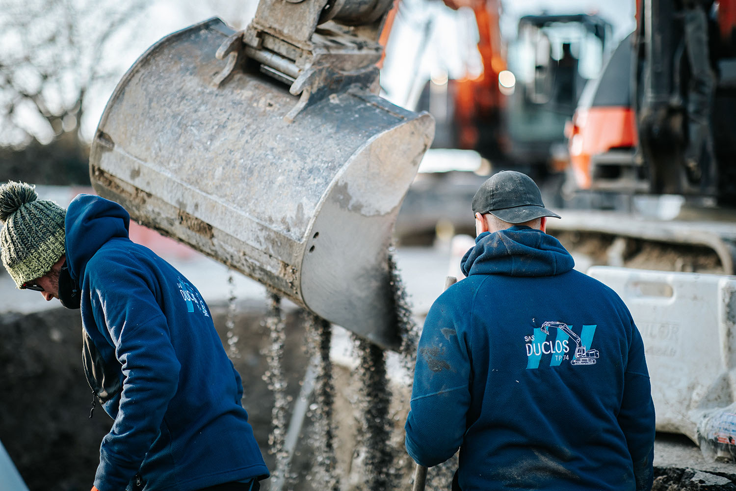 Equipe Duclos TP en train de réaliser des travaux de terrassement